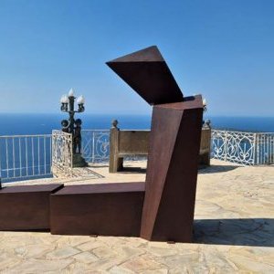 L'artiste David David dévoile sa nouvelle exposition « Transition » : une odyssée sculpturale entre ciel et mer à la Chèvre d'Or d'Èze