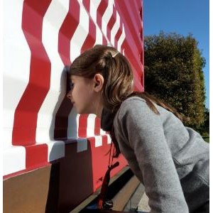 MuMo, premier musée mobile d'art contemporain pour les enfants poursuit sa tournée dans les Alpes Maritimes 