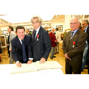 Les insignes de Chevalier de la Légion d'Honneur à Albert Goldberg 