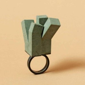 Exposition de bijoux contemporains à l'inspiration Maorie à Cagnes-sur-Mer