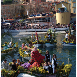  Le Combat Naval Fleuri : la bataille de fleurs sur l'eau : une manifestation unique en France