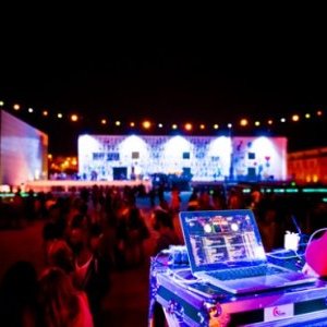 #On Air 2015, DJ set et Live au soleil couchant sur le toit terrasse de la Friche Belle de Mai