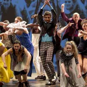 Contact, comédie musicale mise en scène et chorégraphiée par Philippe Decouflé