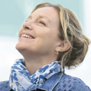 Remise des Insignes de Chevalier de la Légion d'Honneur à Irina Brook