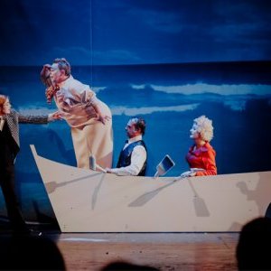 Les quatre artistes du Théâtre Semianyki : experts de l'art burlesque du mime !