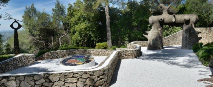 Fondation Maeght : Restauration des œuvres en céramique du Labyrinthe Miró 