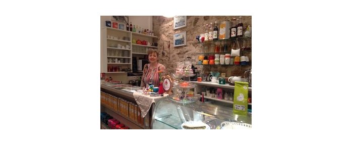 « Les causeries de Blandine », un salon de thé coloré qui entretient la « positive attitude »