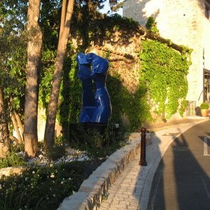 Hommage à Sosno au Centre culturel de Mougins