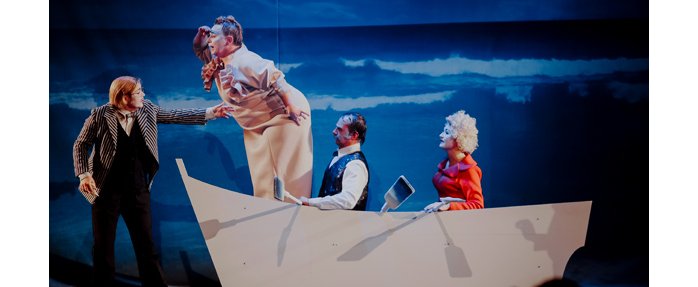 Les quatre artistes du Théâtre Semianyki : experts de l'art burlesque du mime !