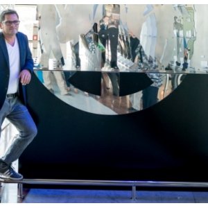 Dévoilement de la sculpture People, oeuvre monumentale de l'artiste niçois Stéphane Cipre, don à Aéroports de la Côte d'Azur