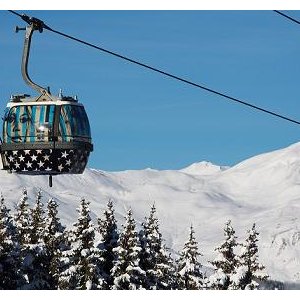 Courchevel : Les « œufs » promènent les œuvres d'art !