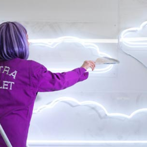 Décès de l'artiste Ultra-Violet, réaction de Christian Estrosi