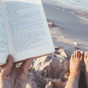 Pages à la Plage : une bibliothèque sur le sable cannois