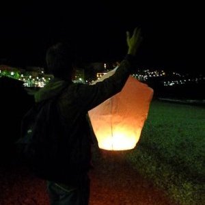 Bouquet de lanternes en soutien au Japon