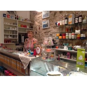 « Les causeries de Blandine », un salon de thé coloré qui entretient la « positive attitude »
