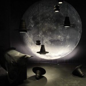 Photographies de Floriane Spinetta sur les vitrines du MAMAC