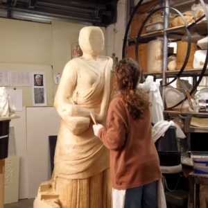 Frédérique Nalbandian expose ses oeuvres en savon de Hygie et Panacée à la Galerie Eva Vautier