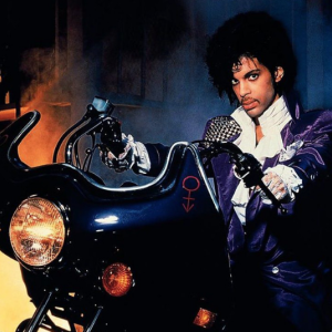 Hommage au chanteur Prince dans le cadre de l'opération Ciné Quartier à Cannes